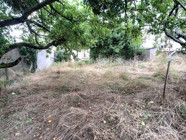 NANTES LONGCHAMP-GAUDINIERE / Terrain avec maison à démolir ou à réhabiliter