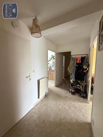 Appartement à louer 2 pièces 61.48m² Quimper (29000)