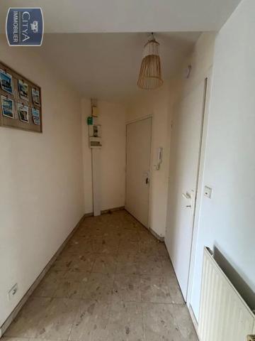 Appartement à louer 2 pièces 61.48m² Quimper (29000)