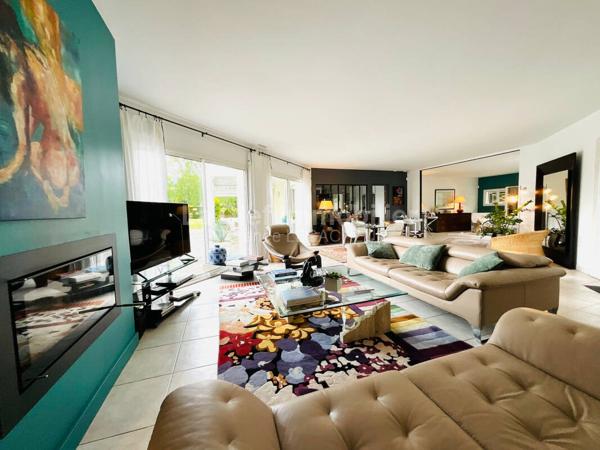 BOULIAC VILLA T6 235M² PLAIN-PIED, PISCINE, GARAGE