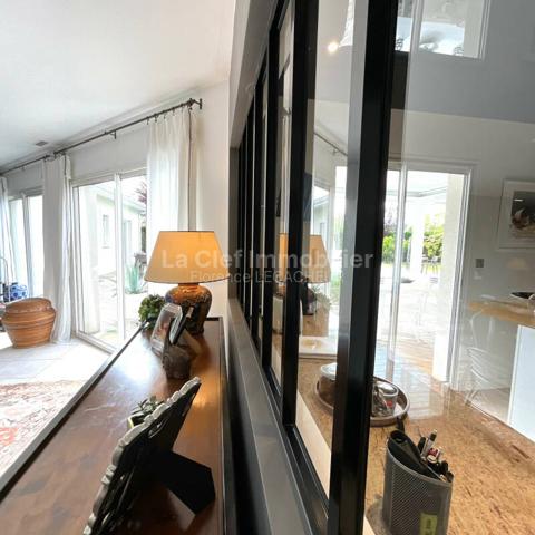 BOULIAC VILLA T6 235M² PLAIN-PIED, PISCINE, GARAGE