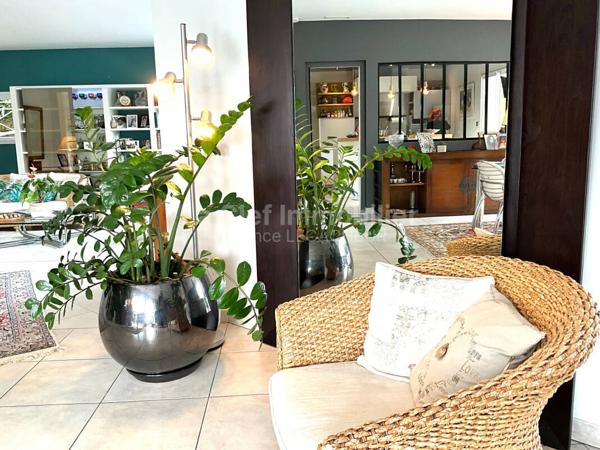 BOULIAC VILLA T6 235M² PLAIN-PIED, PISCINE, GARAGE