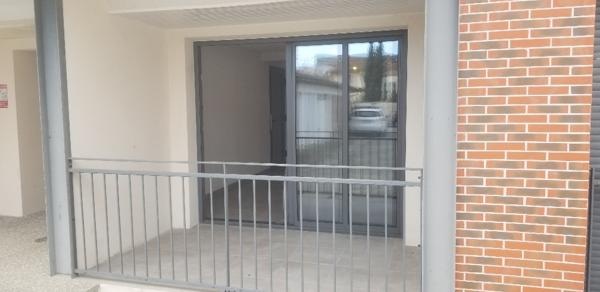 A 2 pas de l'Avenue Thiers, local 3 pièces 54 m² de plein-pied idéal médecin, profession libérale avec terrasse et jardin, en bon état général n'attend plus que vous pour développer votre activité! , Bordeaux