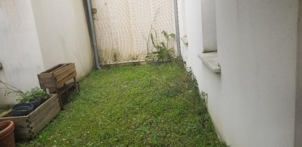 A 2 pas de l'Avenue Thiers, local 3 pièces 54 m² de plein-pied idéal médecin, profession libérale avec terrasse et jardin, en bon état général n'attend plus que vous pour développer votre activité! , Bordeaux