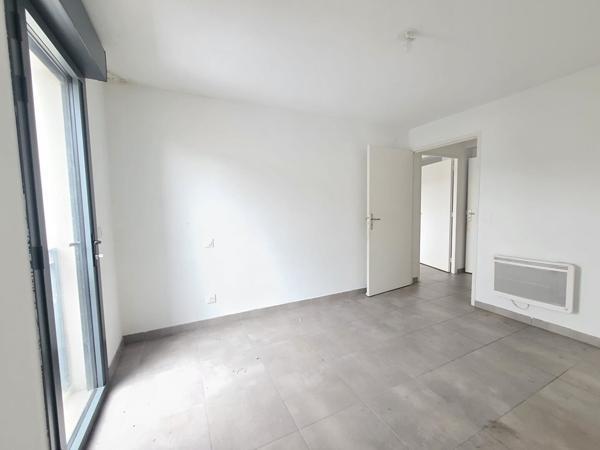 A 2 pas de l'Avenue Thiers, local 3 pièces 54 m² de plein-pied idéal médecin, profession libérale avec terrasse et jardin, en bon état général n'attend plus que vous pour développer votre activité! , Bordeaux