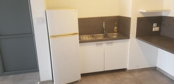 A 2 pas de l'Avenue Thiers, local 3 pièces 54 m² de plein-pied idéal médecin, profession libérale avec terrasse et jardin, en bon état général n'attend plus que vous pour développer votre activité! , Bordeaux