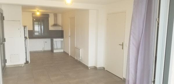 A 2 pas de l'Avenue Thiers, local 3 pièces 54 m² de plein-pied idéal médecin, profession libérale avec terrasse et jardin, en bon état général n'attend plus que vous pour développer votre activité! , Bordeaux
