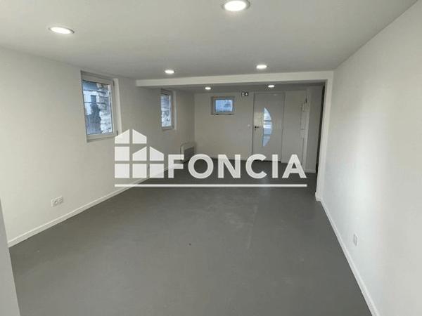 À vendre Local commercial 91.84 m² - ÉTampes 91150