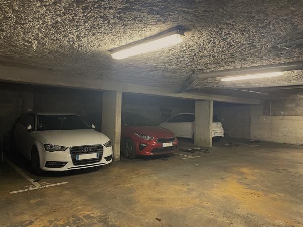 Parking
        
        - 12 m² Exclusivité 32 000 € *