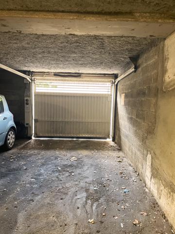 Parking
        
        - 12 m² Exclusivité 32 000 € *