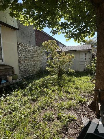 Jardin des Plantes. Maison 2 ch + bureau -  avec stationnement + dépendance. 