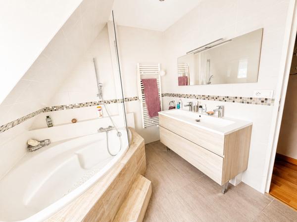 GOUESNOU – Maison familiale 5 chambres avec jardin paysager – Emplacement recherché