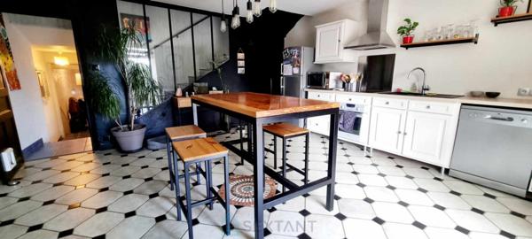 MAISON DE CARACTERE AUX MARTRES-DE-VEYRE, HAVRE DE PAIX FAMILIAL