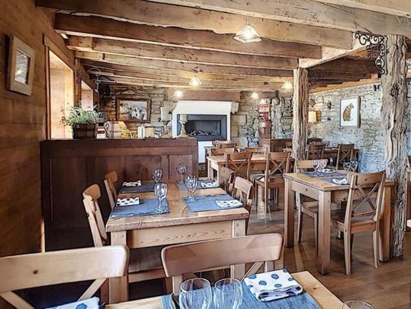 Restaurant chaleureux avec logement de fonction à Pontivy – Idéal pour un couple, licence 4 et fort potentiel