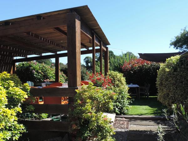 Restaurant chaleureux avec logement de fonction à Pontivy – Idéal pour un couple, licence 4 et fort potentiel