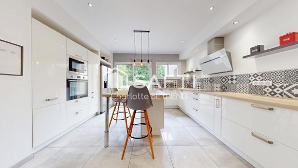 Votre havre de paix à Tomblaine : maison de 2017, 5 chambres, jardin avec vue sur la forêt.