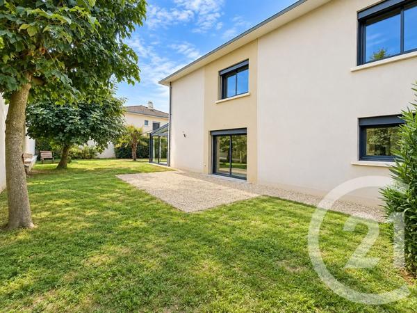 Maison à vendre  4 pièces - 120 m 2   GENAS  - 69