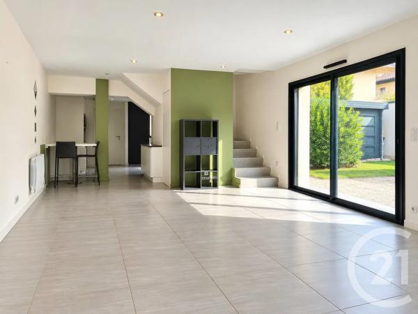 Maison à vendre  4 pièces - 120 m 2   GENAS  - 69
