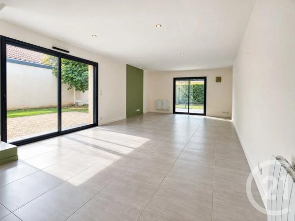 Maison à vendre  4 pièces - 120 m 2   GENAS  - 69