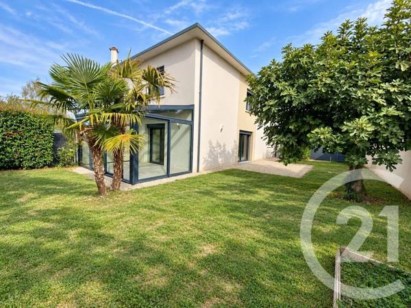Maison à vendre  4 pièces - 120 m 2   GENAS  - 69