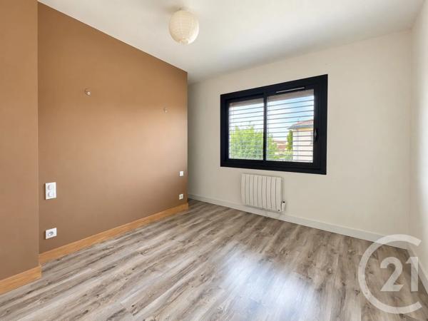 Maison à vendre  4 pièces - 120 m 2   GENAS  - 69