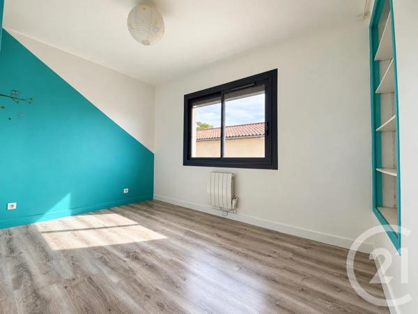 Maison à vendre  4 pièces - 120 m 2   GENAS  - 69