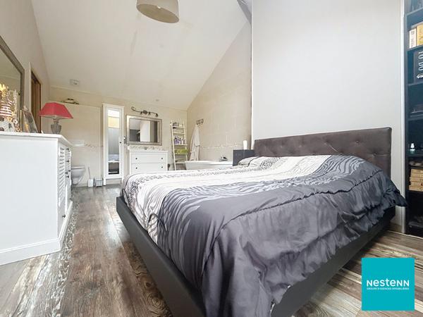 A 5 min du centre de Feurs, ancienne ferme rénovée de 144,05 m2 habitables sur 13606 m2 de terrain avec dépendances