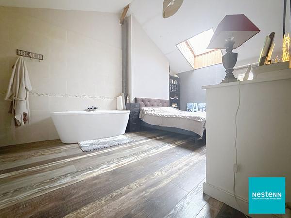 A 5 min du centre de Feurs, ancienne ferme rénovée de 144,05 m2 habitables sur 13606 m2 de terrain avec dépendances