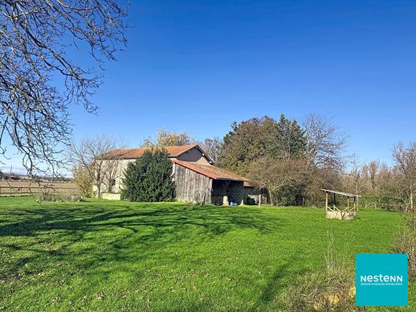 A 5 min du centre de Feurs, ancienne ferme rénovée de 144,05 m2 habitables sur 13606 m2 de terrain avec dépendances