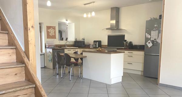 Maison de village entièrement rénovée 6 pièces sur Vaux en Buget