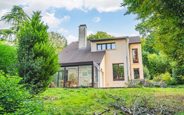 Maison à vendre    8 pièces •  Ville-en-Selve