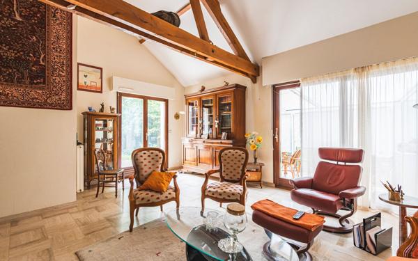 Maison à vendre    8 pièces •  Ville-en-Selve