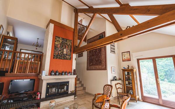 Maison à vendre    8 pièces •  Ville-en-Selve