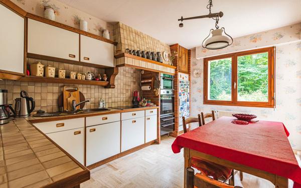 Maison à vendre    8 pièces •  Ville-en-Selve