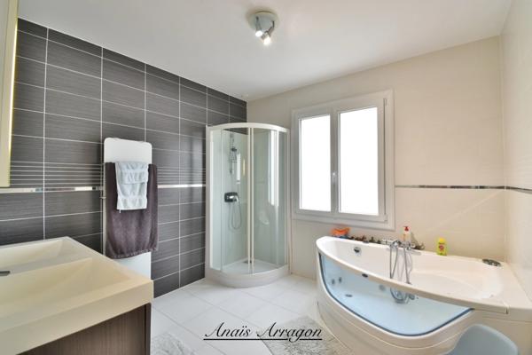 Demeure d’exception de 250 m² avec piscine, tennis et parc arboré à Saint-Sylvestre-sur-Lot(47)