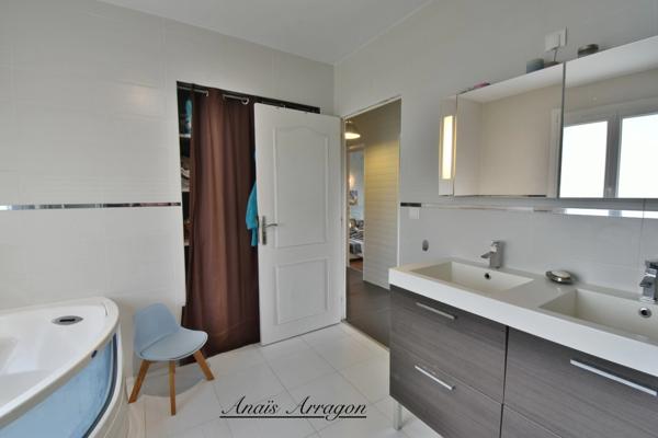 Demeure d’exception de 250 m² avec piscine, tennis et parc arboré à Saint-Sylvestre-sur-Lot(47)