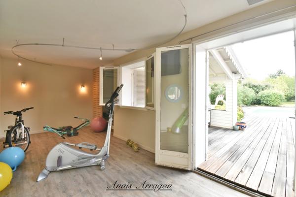 Demeure d’exception de 250 m² avec piscine, tennis et parc arboré à Saint-Sylvestre-sur-Lot(47)