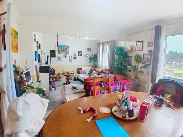 Un appartement T3 66M2 avec un  balcon- parking