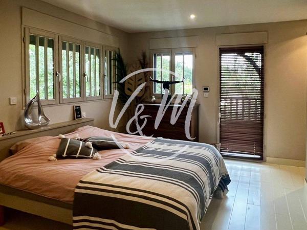 Villa de luxe à vendre LANTON- Villa de prestige à ossature bois avec piscine et environnement naturel exceptionnel proche de la plage LANTON