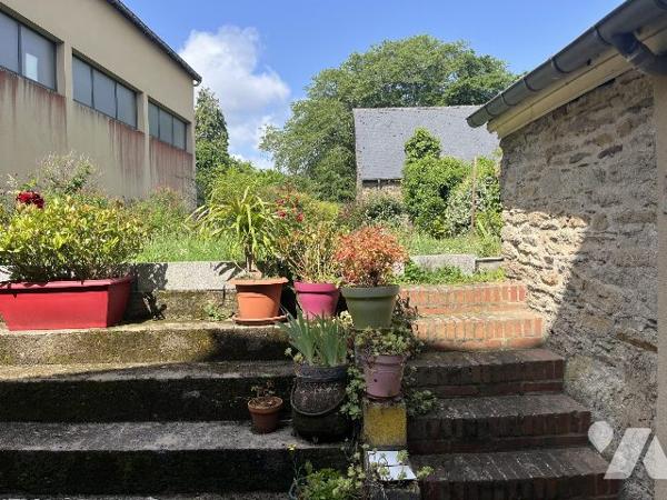 Maison mitoyenne chargée d'histoire