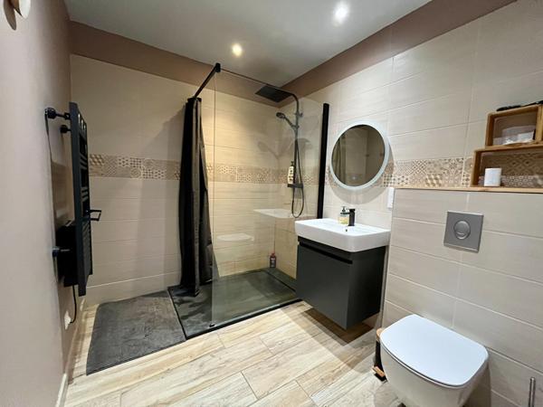 Appartement T2 traversant avec garage double stockage terrasse et patio à vendre Carcassonne Bastide