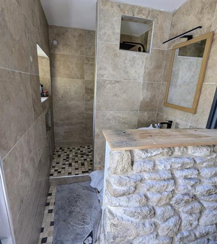 Camaret-sur-Aigues (84850) À découvrir : Magnifique mas avec fort potentiel – Environ 320 m² habitables