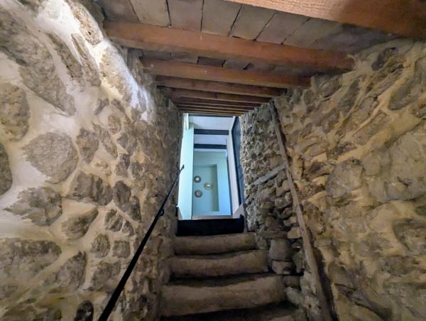 Camaret-sur-Aigues (84850) À découvrir : Magnifique mas avec fort potentiel – Environ 320 m² habitables