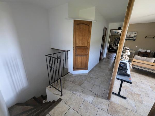 Camaret-sur-Aigues (84850) À découvrir : Magnifique mas avec fort potentiel – Environ 320 m² habitables