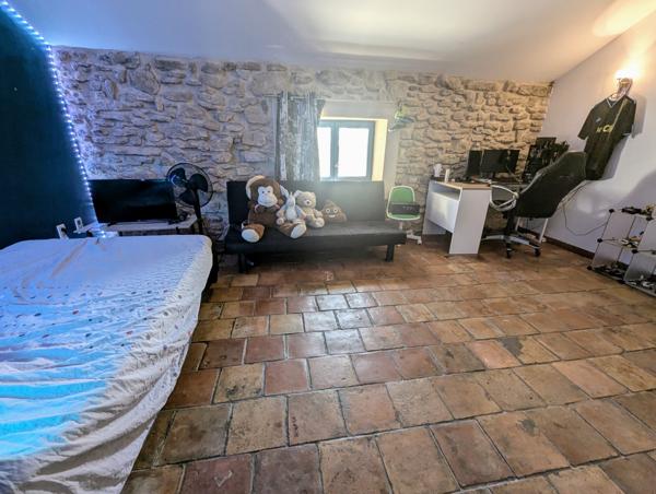 Camaret-sur-Aigues (84850) À découvrir : Magnifique mas avec fort potentiel – Environ 320 m² habitables