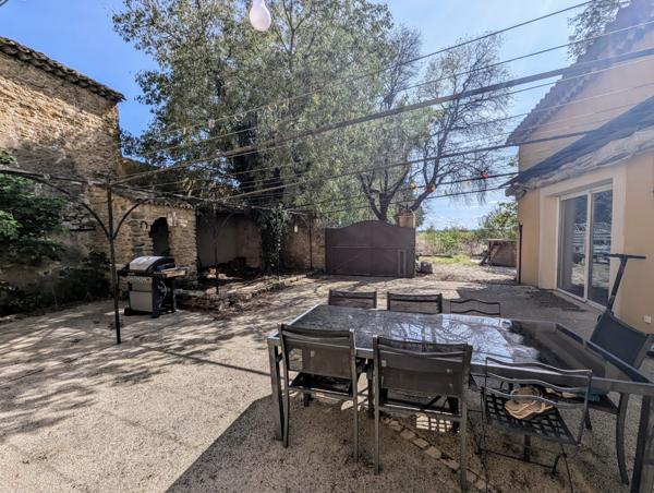 Camaret-sur-Aigues (84850) À découvrir : Magnifique mas avec fort potentiel – Environ 320 m² habitables