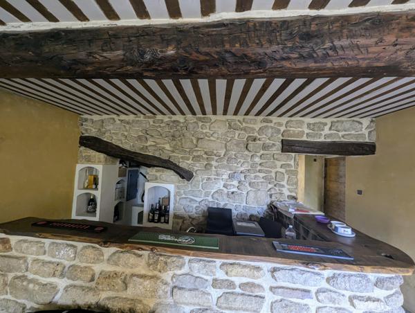 Camaret-sur-Aigues (84850) À découvrir : Magnifique mas avec fort potentiel – Environ 320 m² habitables