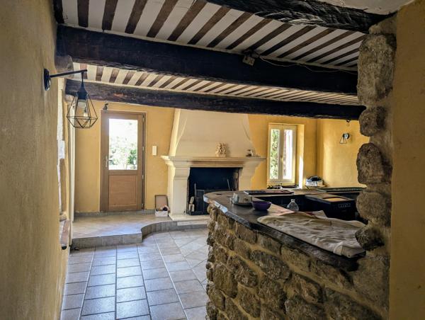 Camaret-sur-Aigues (84850) À découvrir : Magnifique mas avec fort potentiel – Environ 320 m² habitables