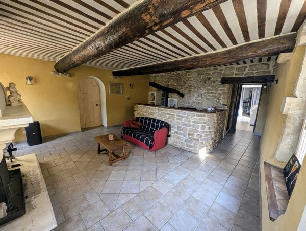 Camaret-sur-Aigues (84850) À découvrir : Magnifique mas avec fort potentiel – Environ 320 m² habitables