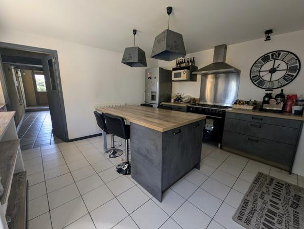 Camaret-sur-Aigues (84850) À découvrir : Magnifique mas avec fort potentiel – Environ 320 m² habitables